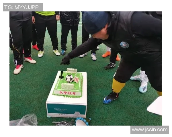 足球蛋糕圆的创意制作与美味分享让每一场庆典更加精彩纷呈